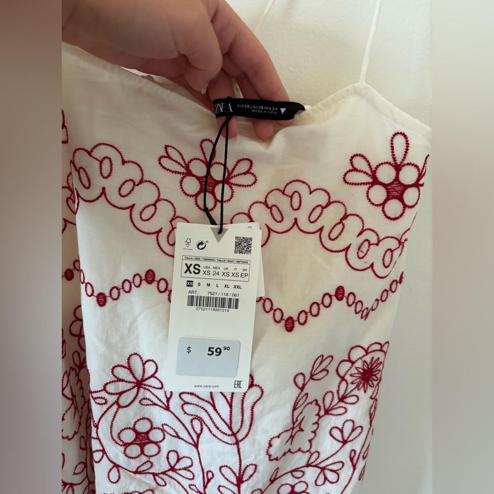 BNWT Zara White Dress with Red Embroidery - Picture 7 of 7